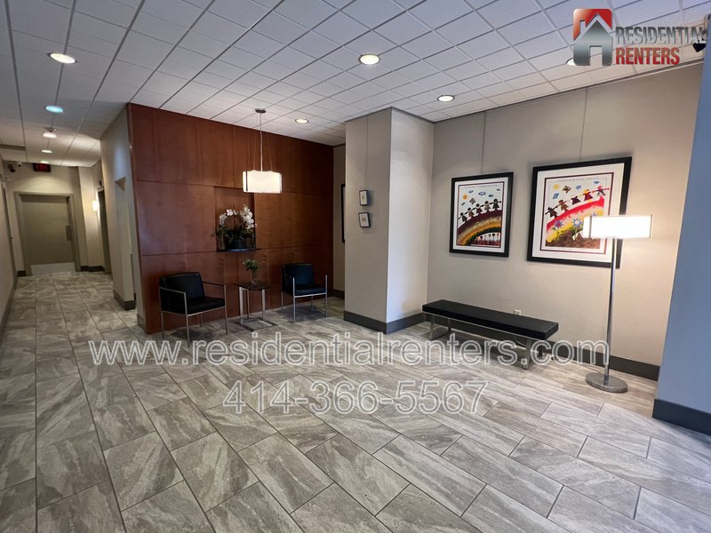 Lower East Side Lake View Condo. Utilities Incld & 2 Parking Spaces, Roof Top Solarium with Lakefront Views, Pets OK, Great Location! property image