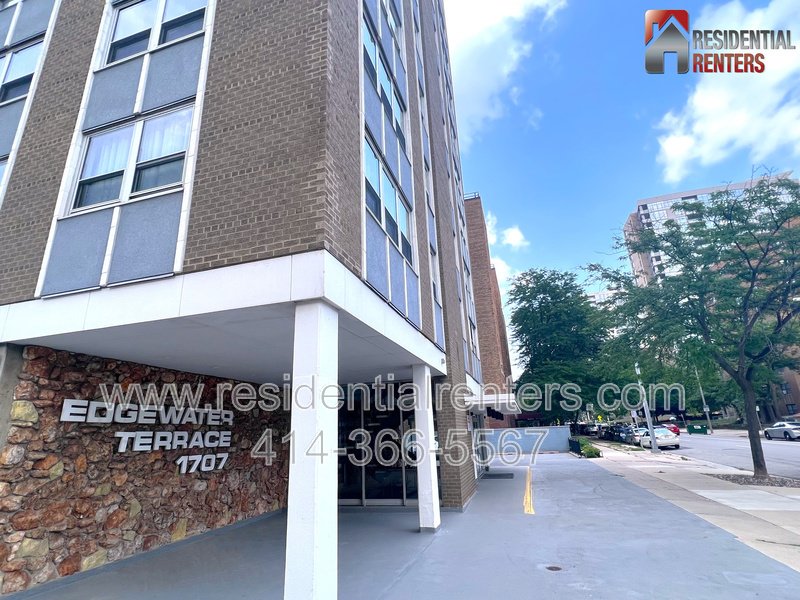 Lower East Side Lake View Condo. Utilities Incld & 2 Parking Spaces, Roof Top Solarium with Lakefront Views, Pets OK, Great Location! property image