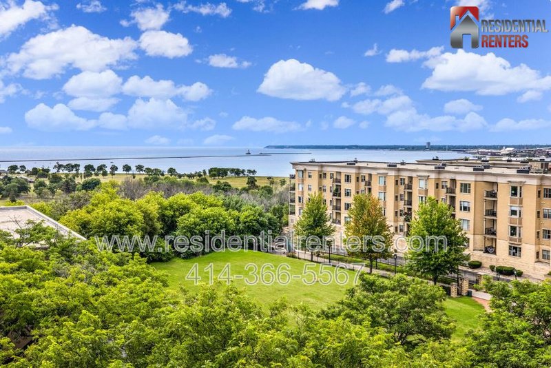 Lower East Side Lake View Condo. Utilities Incld & 2 Parking Spaces, Roof Top Solarium with Lakefront Views, Pets OK, Great Location! property image