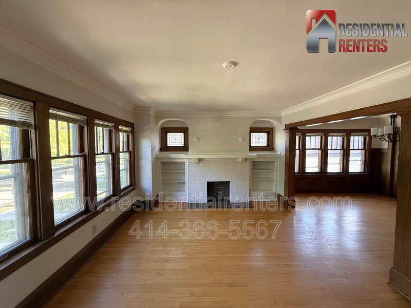 Shorewood 2BDR Upper Duplex, Garage Parking, Pet Friendly! property image