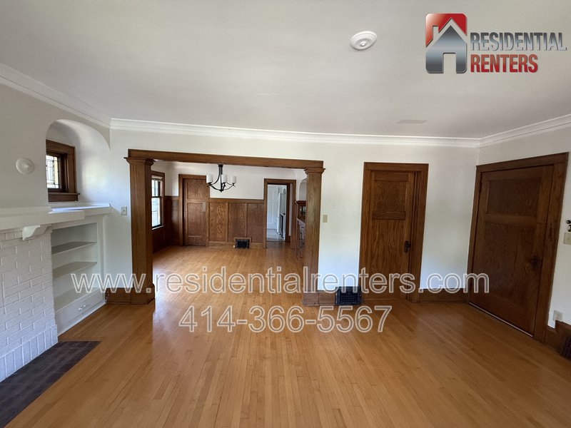 Shorewood 2BDR Upper Duplex, Garage Parking, Pet Friendly! property image