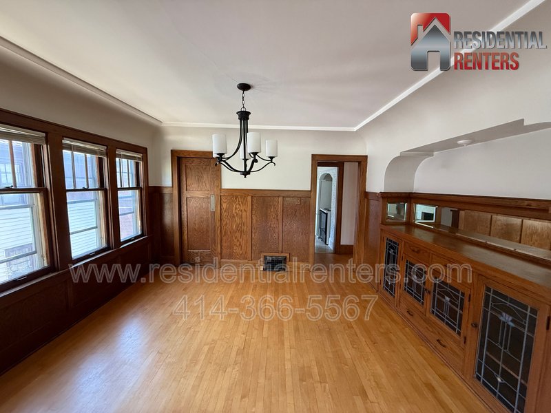 Shorewood 2BDR Upper Duplex, Garage Parking, Pet Friendly! property image