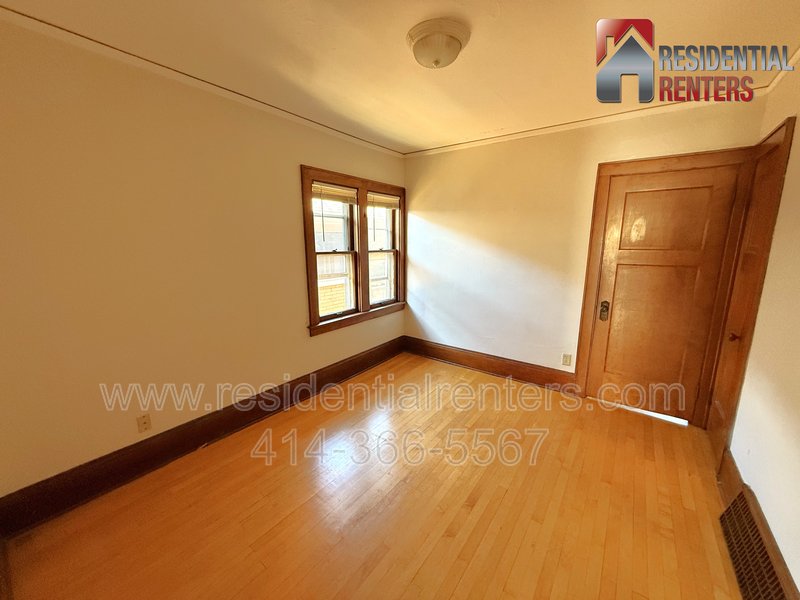 Shorewood 2BDR Upper Duplex, Garage Parking, Pet Friendly! property image