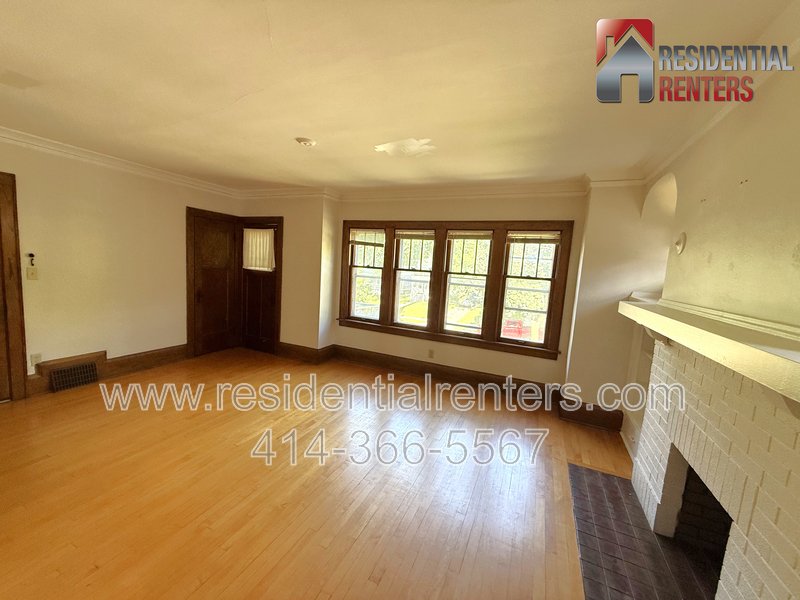 Shorewood 2BDR Upper Duplex, Garage Parking, Pet Friendly! property image