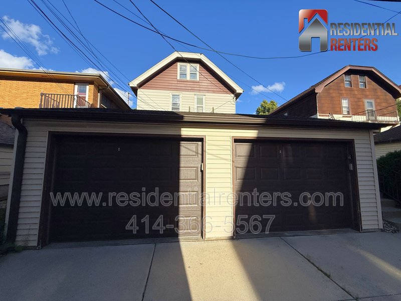 Shorewood 2BDR Upper Duplex, Garage Parking, Pet Friendly! property image