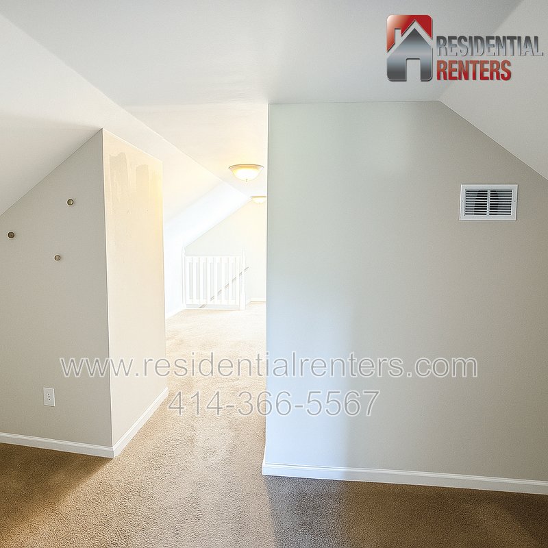 West Allis 3BR Single Family Home, Fenced Backyard, Garage, Pets Ok, Great Location! property image