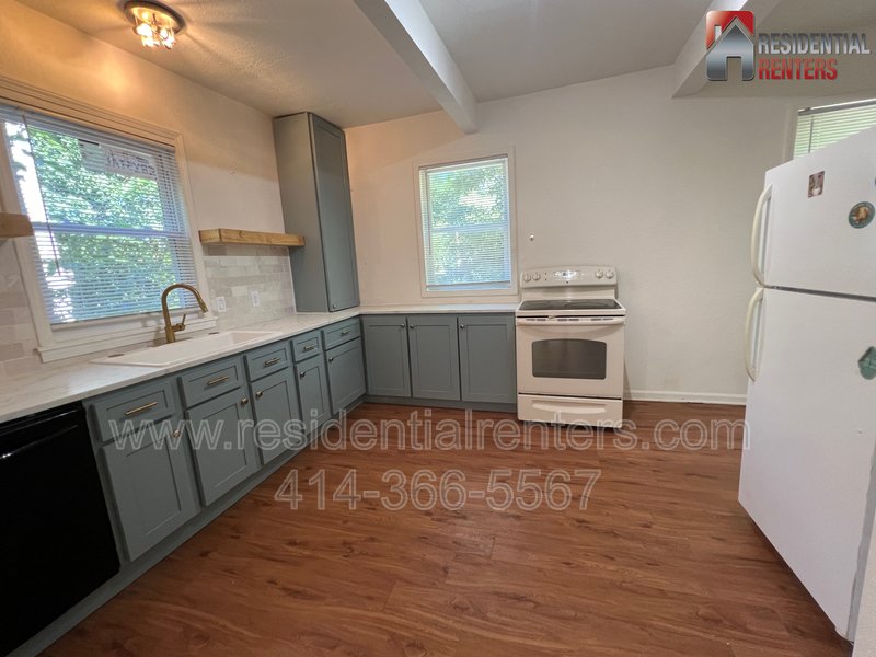 Private Single Family Cottage Home, Recently Updated, Hardwood Floors, Great Yard, Pets Ok! property image