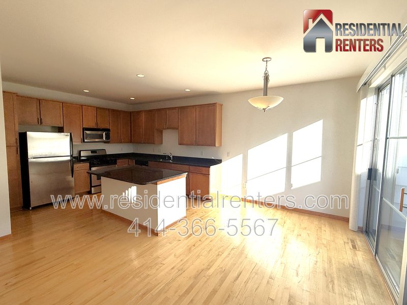 Tri-Level Luxury Condo with River & Downtown Views, Garage Parking, Great Location! property image