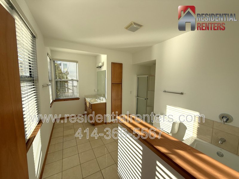 Tri-Level Luxury Condo with River & Downtown Views, Garage Parking, Great Location! property image