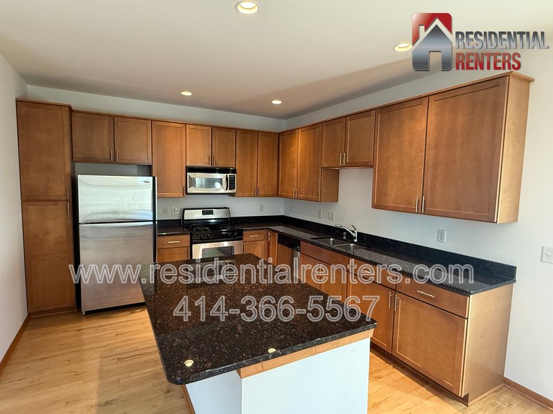 Tri-Level Luxury Condo with River & Downtown Views, Garage Parking, Great Location! property image