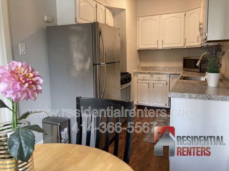 Desirable Short-term furnished accommodation in a classical Lakefront hotel environment.  property image