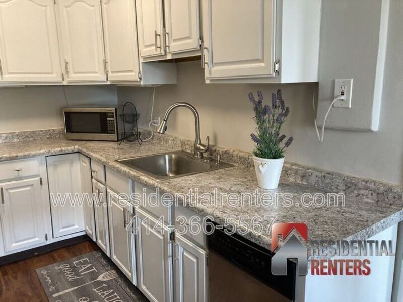 Desirable Short-term furnished accommodation in a classical Lakefront hotel environment.  property image