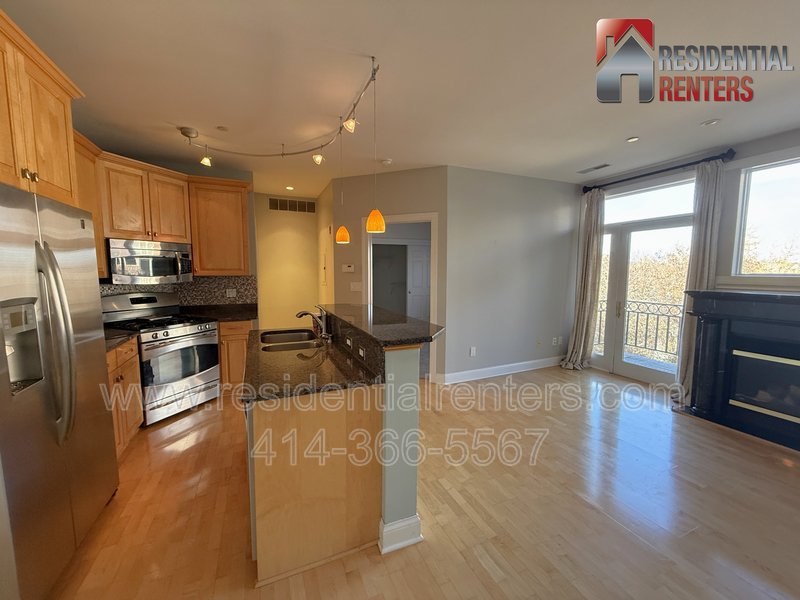 Lower East Side Condo, Balcony with Views, Garage Parking (2 spaces), Pets OK, Great Location! property image
