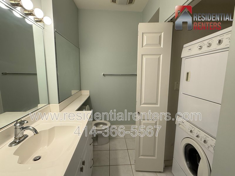 Lower East Side Condo, Balcony with Views, Garage Parking (2 spaces), Pets OK, Great Location! property image