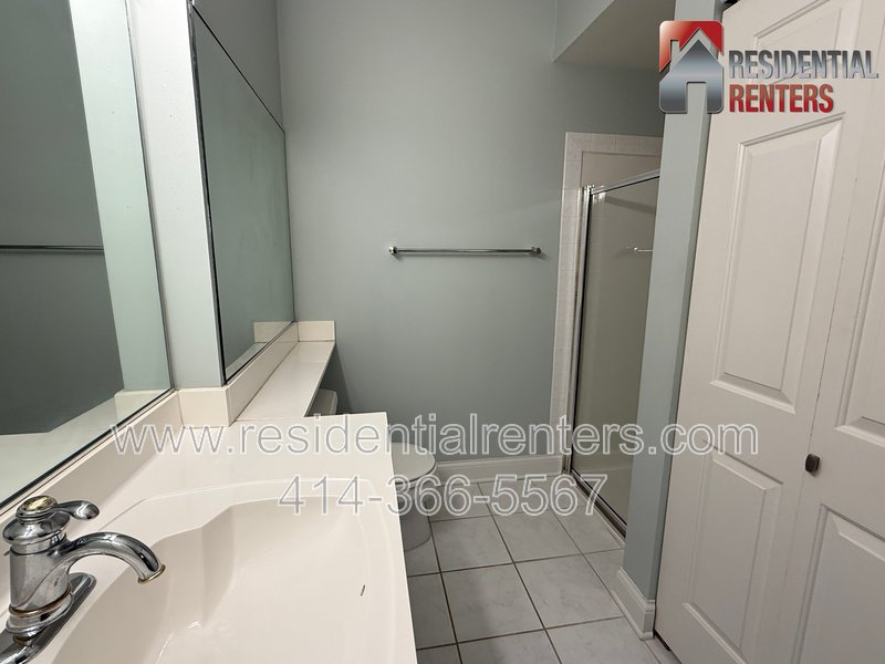 Lower East Side Condo, Balcony with Views, Garage Parking (2 spaces), Pets OK, Great Location! property image