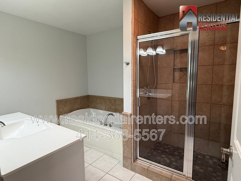 Lower East Side Condo, Balcony with Views, Garage Parking (2 spaces), Pets OK, Great Location! property image