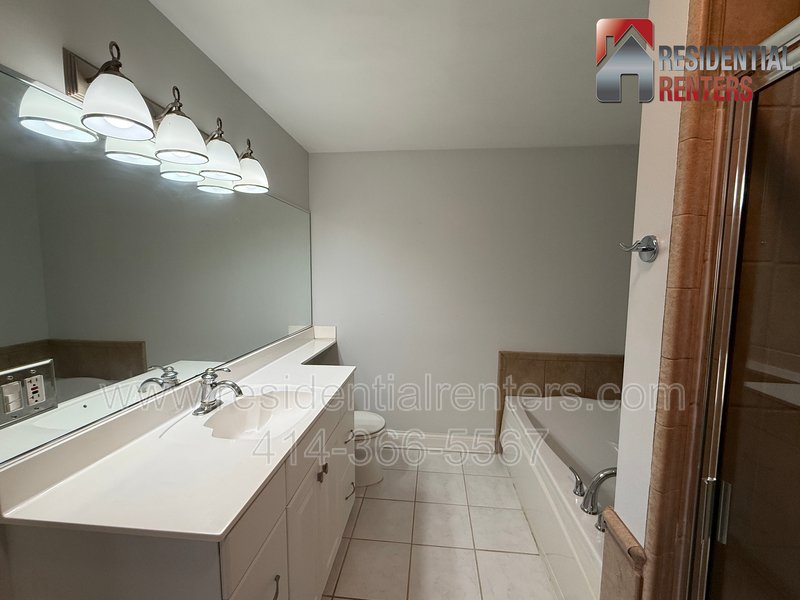 Lower East Side Condo, Balcony with Views, Garage Parking (2 spaces), Pets OK, Great Location! property image