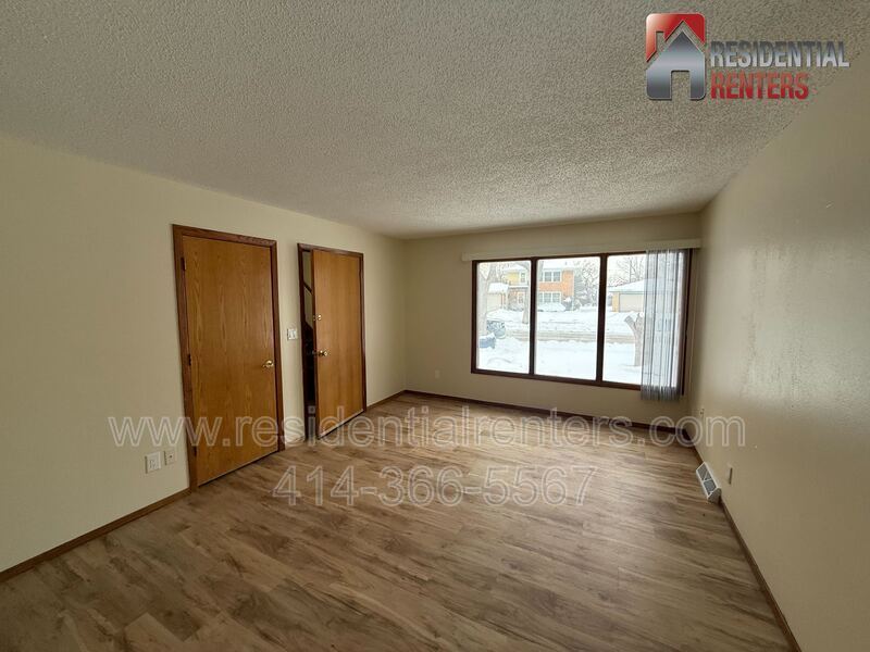 Spacious 3BR Lower Duplex with Garage & Modern Flooring – Milwaukee property image