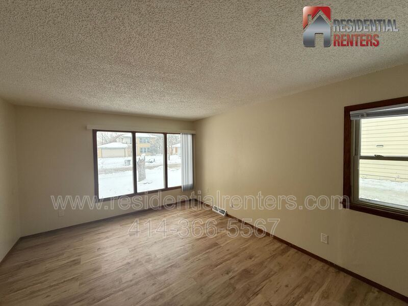 Spacious 3BR Lower Duplex with Garage & Modern Flooring – Milwaukee property image