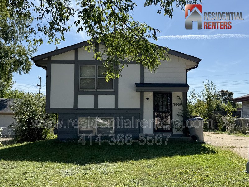 Spacious 3BR Single Family Home with Garage & Modern Flooring – Menomonee River Hills property image