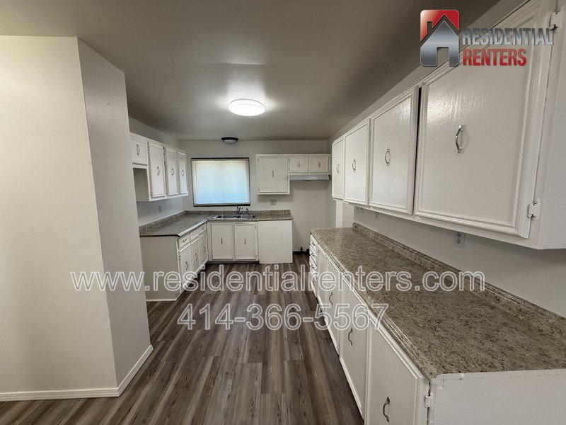 Spacious 3BR Single Family Home with Garage & Modern Flooring – Menomonee River Hills property image