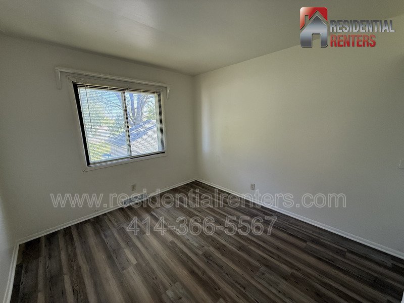 Spacious 3BR Single Family Home with Garage & Modern Flooring – Menomonee River Hills property image