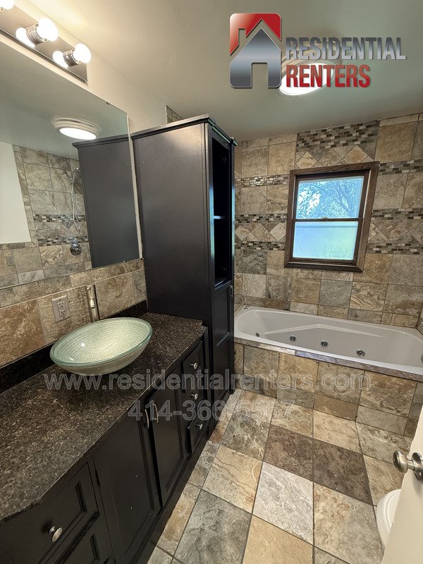 Spacious 3BR Single Family Home with Garage & Modern Flooring – Menomonee River Hills property image