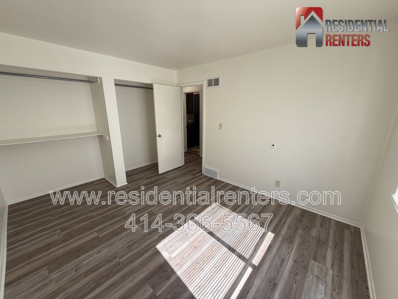 Spacious 3BR Single Family Home with Garage & Modern Flooring – Menomonee River Hills property image