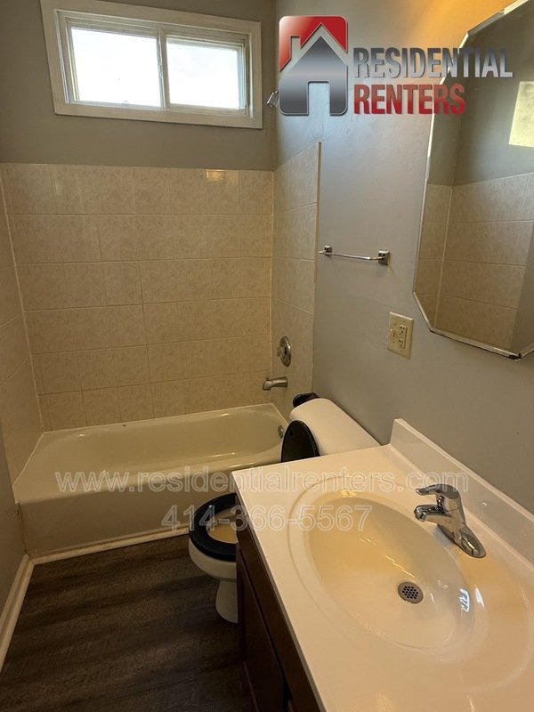 Washington Park Newly Remodeled Duplex with Off Street Parking, Pets Welcome property image