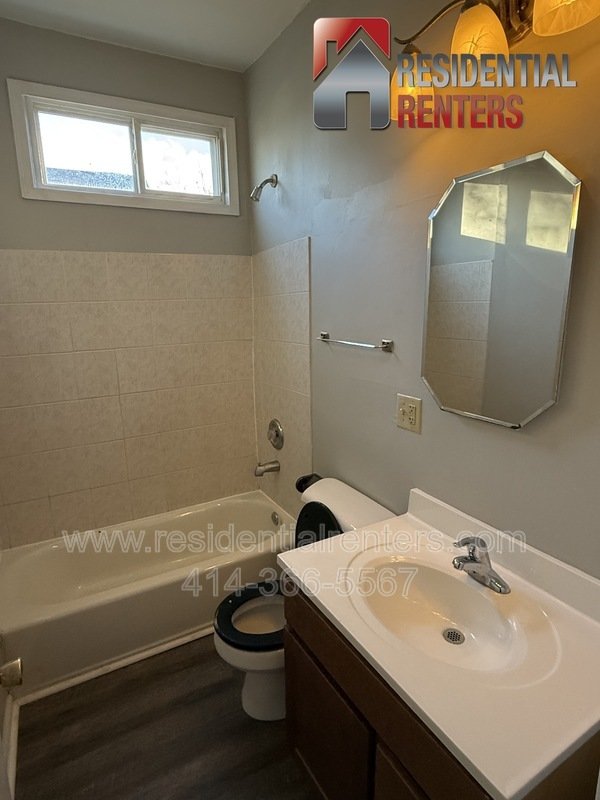 Washington Park Newly Remodeled Duplex with Off Street Parking, Pets Welcome property image