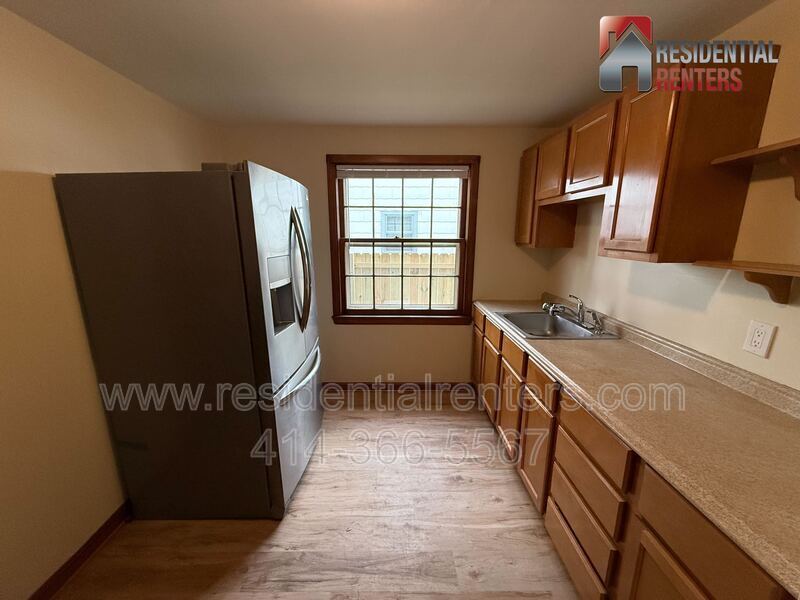 West Allis 2 Bedroom Lower, Just Updated, Stainless, Granite, Luxury Plank, Garage Parking property image