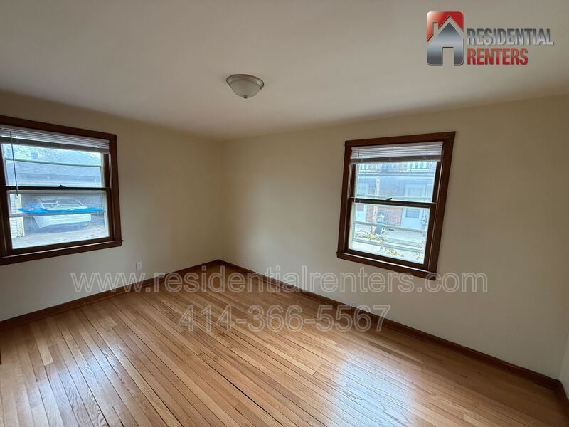 West Allis 2 Bedroom Lower, Just Updated, Stainless, Granite, Luxury Plank, Garage Parking property image