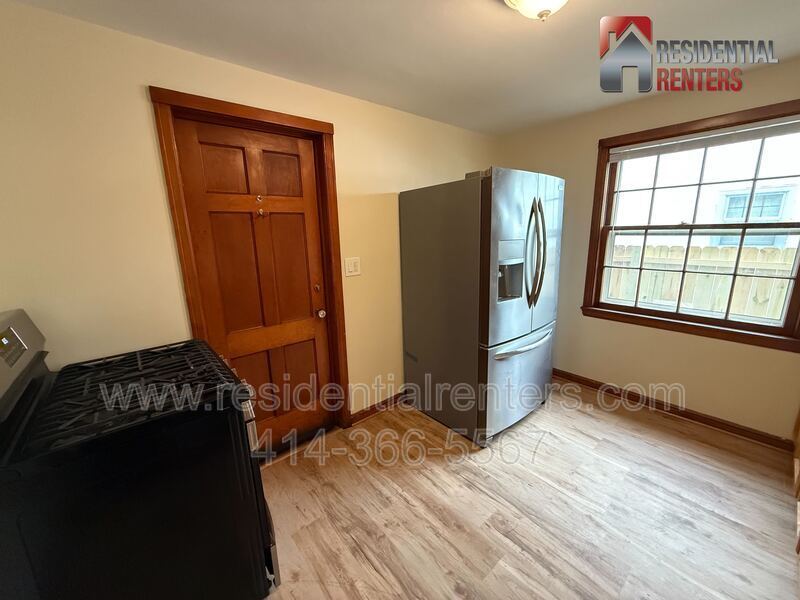 West Allis 2 Bedroom Lower, Just Updated, Stainless, Granite, Luxury Plank, Garage Parking property image