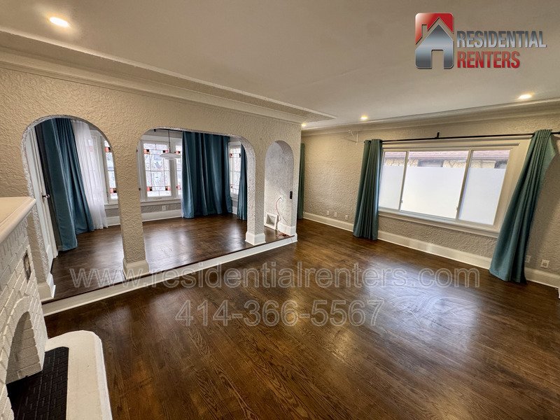 Cozy Wauwatosa Upper Duplex, Garage Parking, & Cats Ok! property image