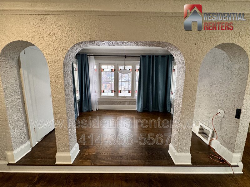 Cozy Wauwatosa Upper Duplex, Garage Parking, & Cats Ok! property image