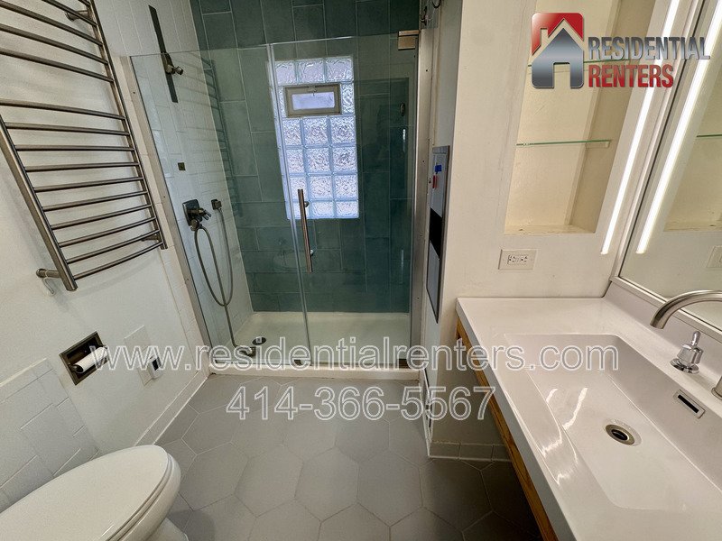 Cozy Wauwatosa Upper Duplex, Garage Parking, & Cats Ok! property image