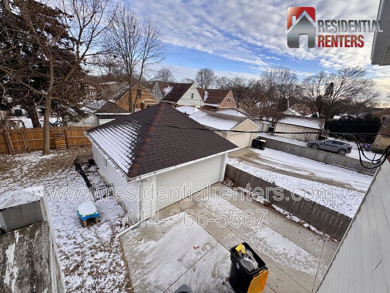 Cozy Wauwatosa Upper Duplex, Garage Parking, & Cats Ok! property image