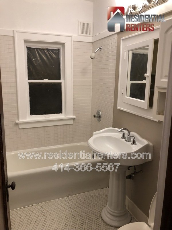 Bay View 1 Bedroom Apartments. Classic Charm with Heat & Parking Included. Pets Welcome, Great Location! property image