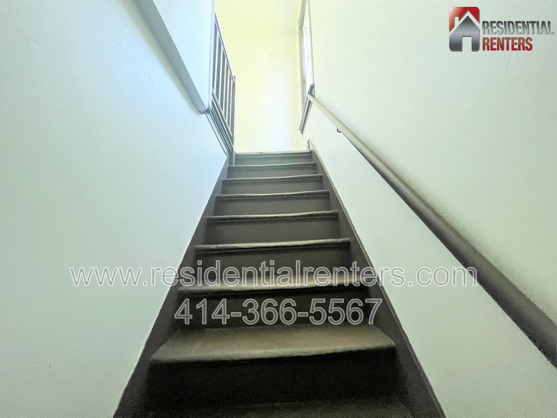 Updated 3BR Upper Duplex. Pets Welcome! property image