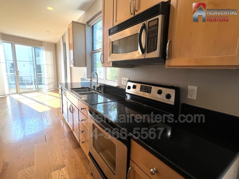 Commerce Street Tri-Level Condo with 2 Car Garage property image