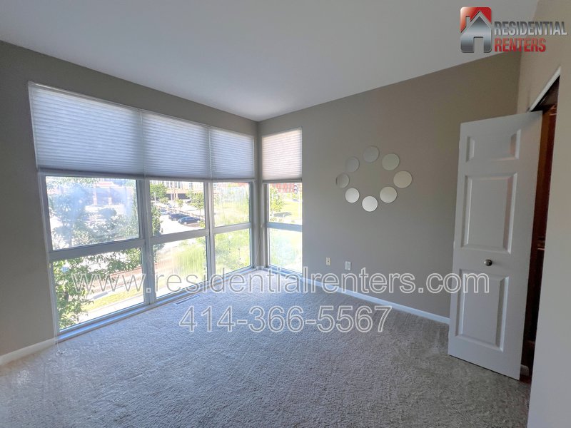Commerce Street Tri-Level Condo with 2 Car Garage property image