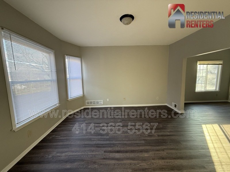 Washington Park Newly Remodeled Lower Duplex with Off Street Parking, Pets Welcome property image