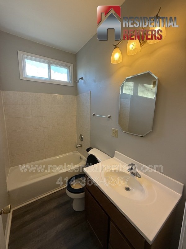 Washington Park Newly Remodeled Lower Duplex with Off Street Parking, Pets Welcome property image