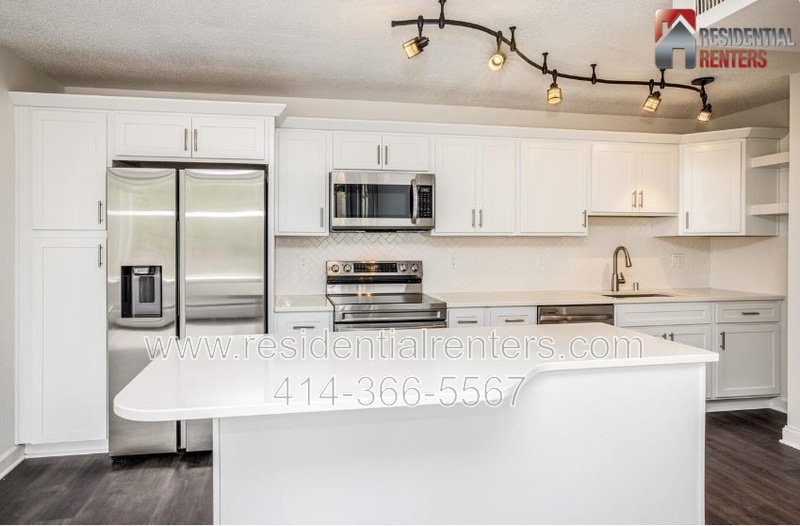 Lower East Side Condo at the Fenwick. Garage Parking, Roof Top Lakefront Views, Great Location! property image