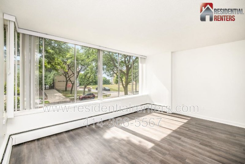Lower East Side Condo at the Fenwick. Garage Parking, Roof Top Lakefront Views, Great Location! property image