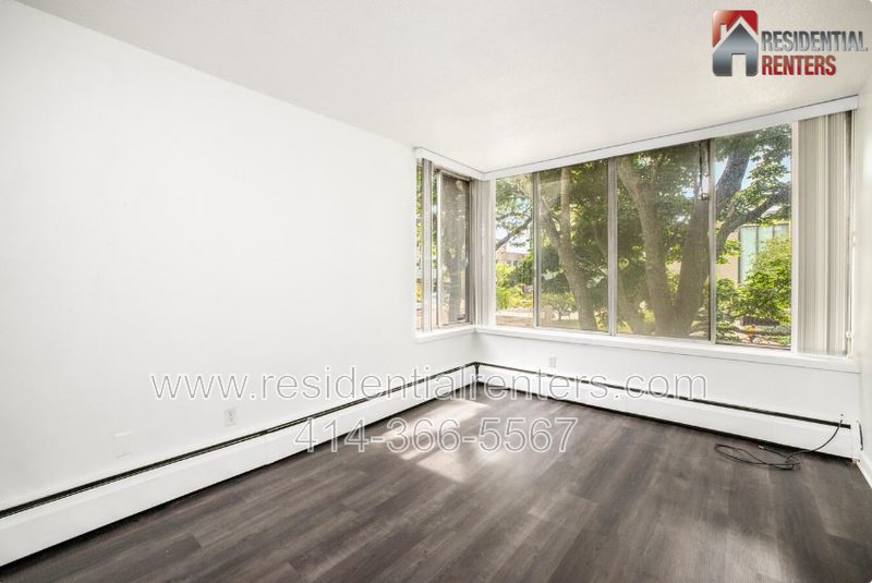 Lower East Side Condo at the Fenwick. Garage Parking, Roof Top Lakefront Views, Great Location! property image