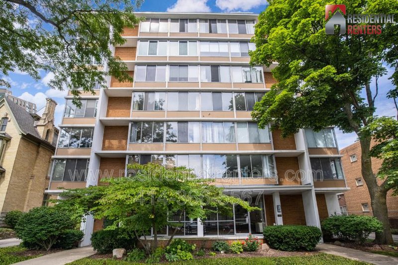 Lower East Side Condo at the Fenwick. Garage Parking, Roof Top Lakefront Views, Great Location! property image