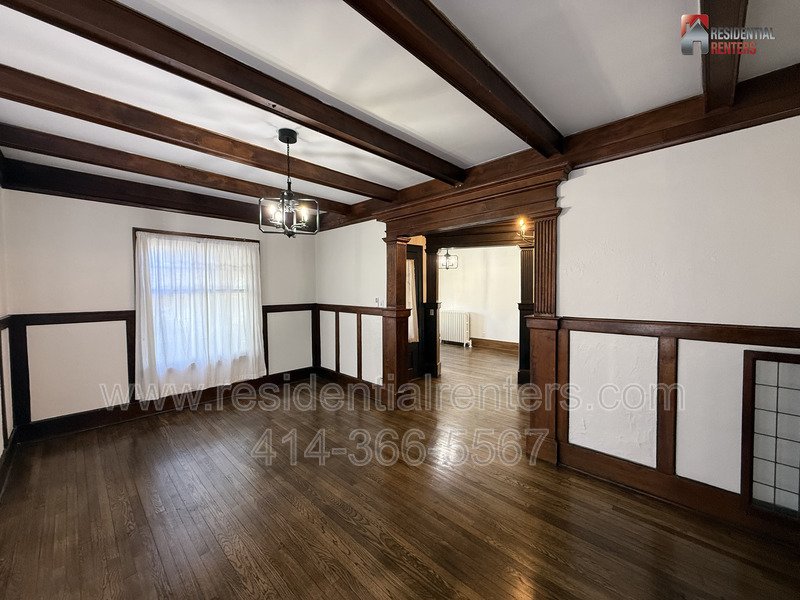 Recently Renovated Midtown Neighborhood House with 2 Car Garage property image