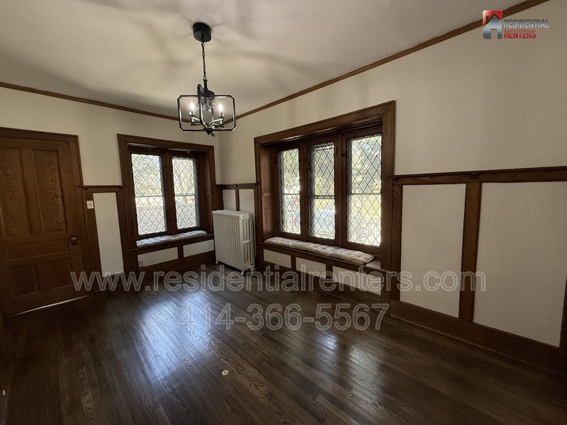 Recently Renovated Midtown Neighborhood House with 2 Car Garage property image