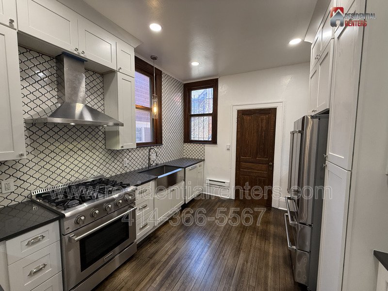Recently Renovated Midtown Neighborhood House with 2 Car Garage property image
